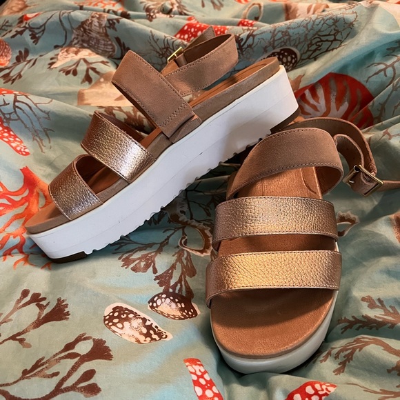 UGG | Shoes | Ugg Braelynn Rose Gold 